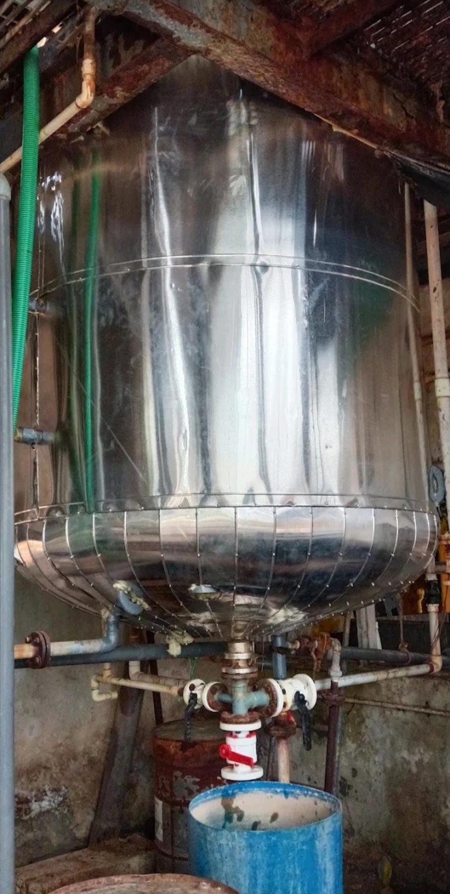Stainless tank with formed metal jacketing and nozzle piping